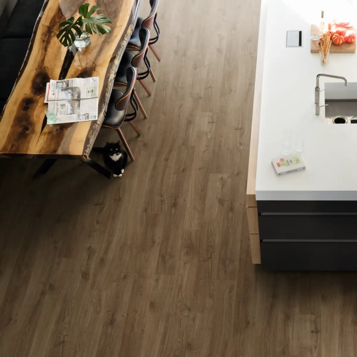 Quick-Step Eligna 8mm Newcastle Oak Brown EL3582 - Image 3
