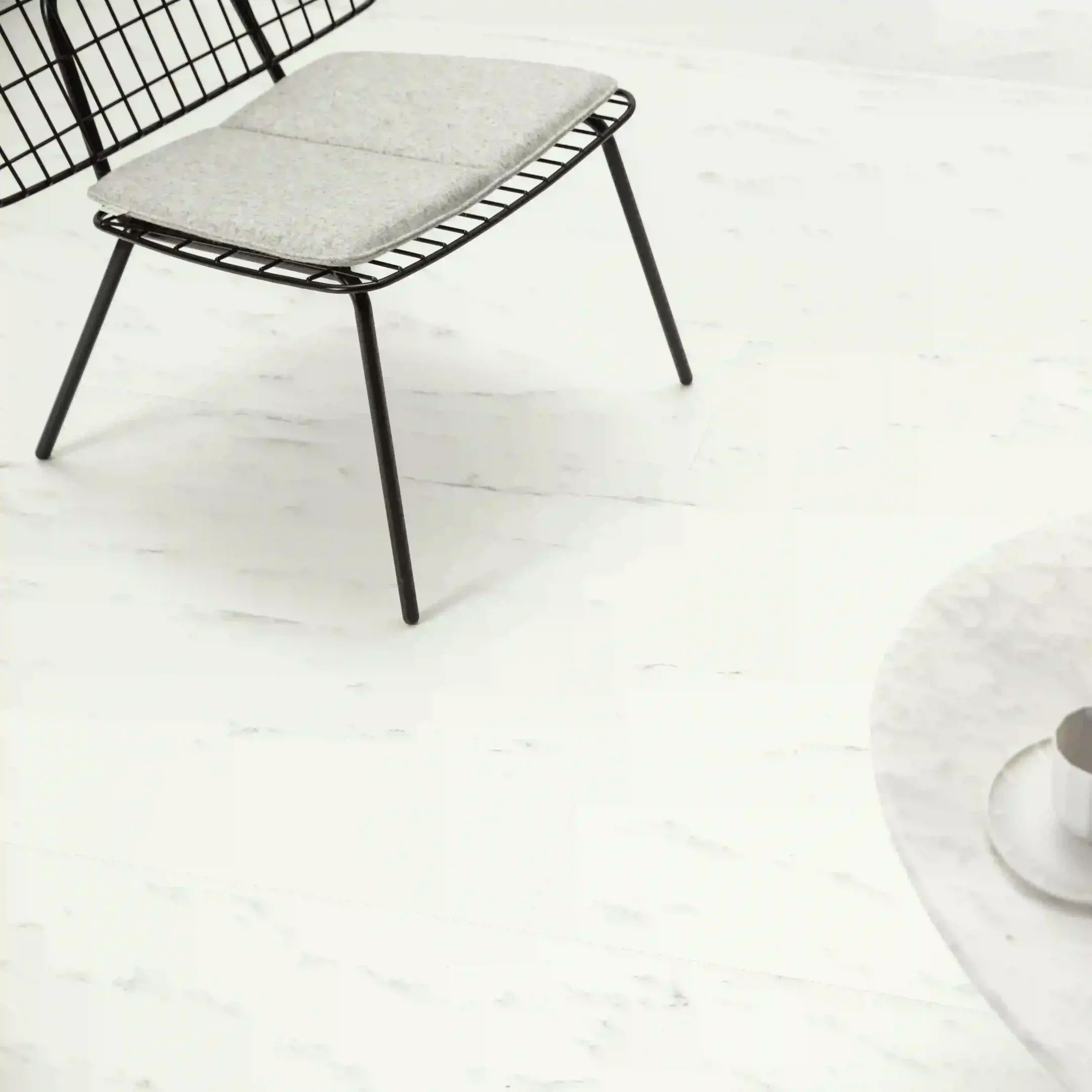 Quick-Step Alpha Oro Marble Carrara White LVT Flooring AVSTU40136 - Image 3