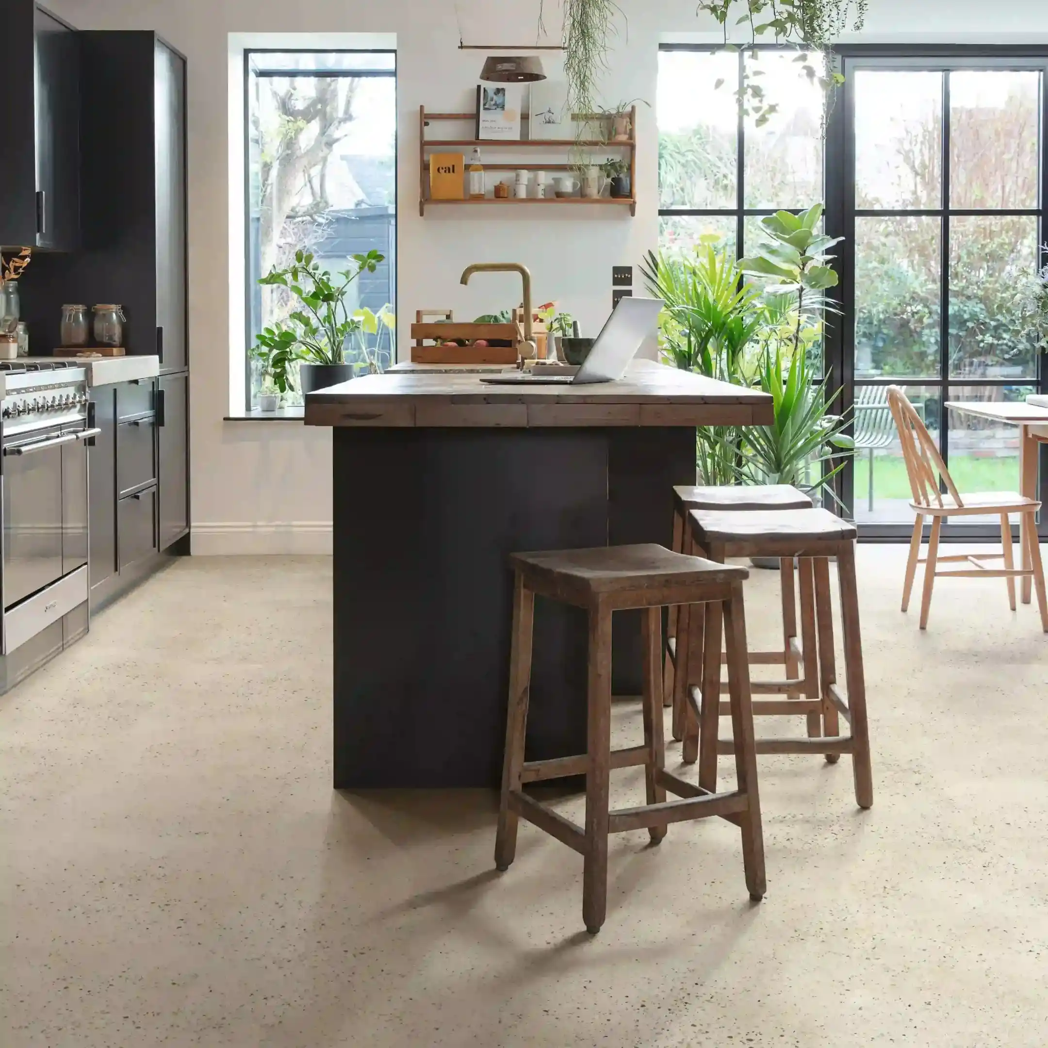 Quick-Step Alpha Illume Pebble Concrete LVT Flooring AVMTU40276 - Image 3