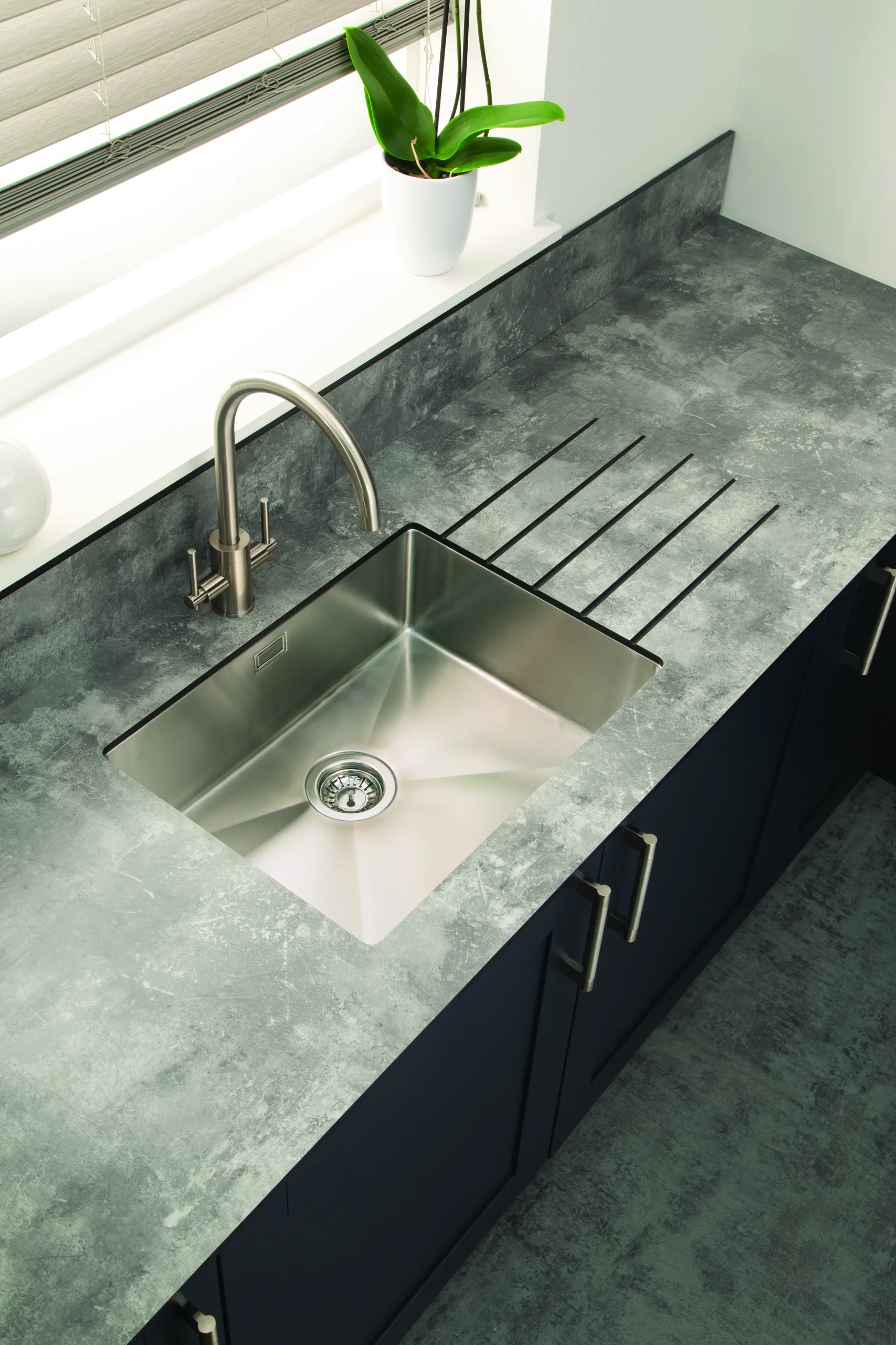 Mariz Dark Concrete 3050 x 640 x 12mm Worktop w/ 1.5 Designer Bowl Stainless Steel Undermount Sink 25mm Radius - Image 4